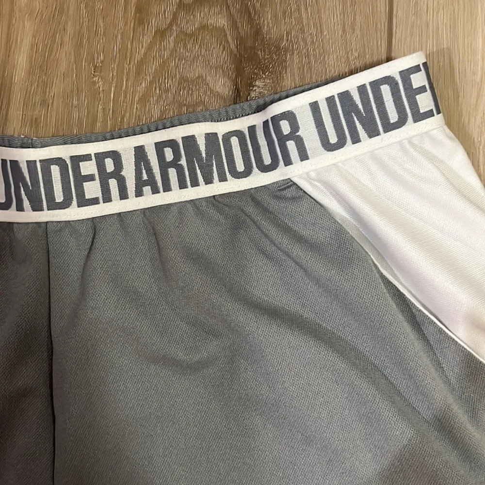 Under Armour Womens grey and white Athletic shorts - Picture 3 of 7